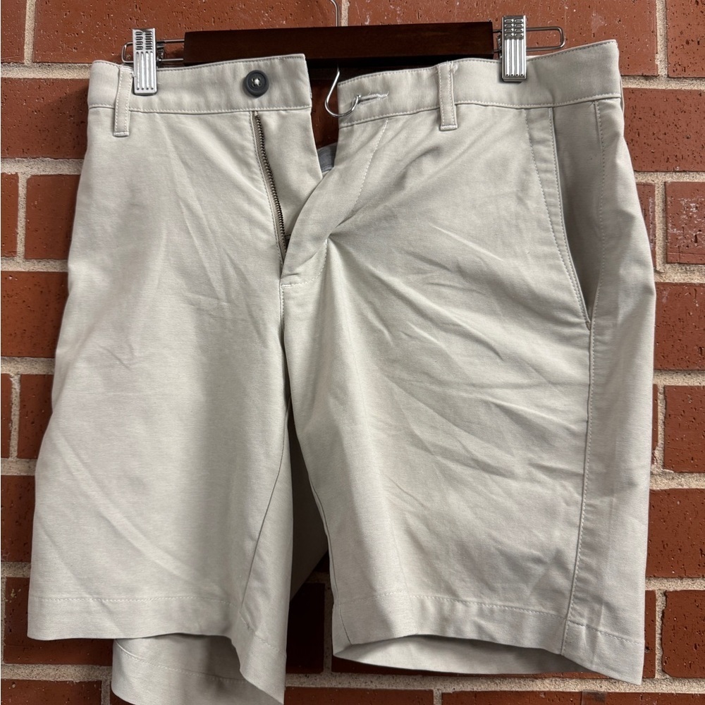 Tommy Bahama Khaki Flat-Front Shorts Men’s Size 30 – Classic Fit